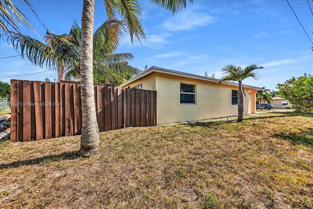 Recently Sold: $429,000 (4 beds, 2 baths, 1445 Square Feet)