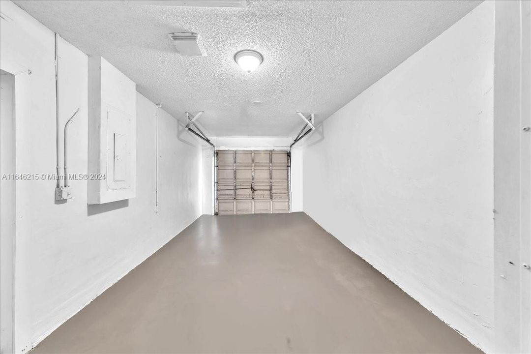 Recently Sold: $429,000 (4 beds, 2 baths, 1445 Square Feet)