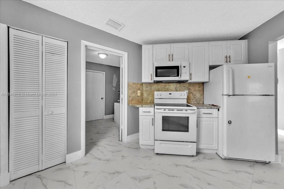 Recently Sold: $429,000 (4 beds, 2 baths, 1445 Square Feet)