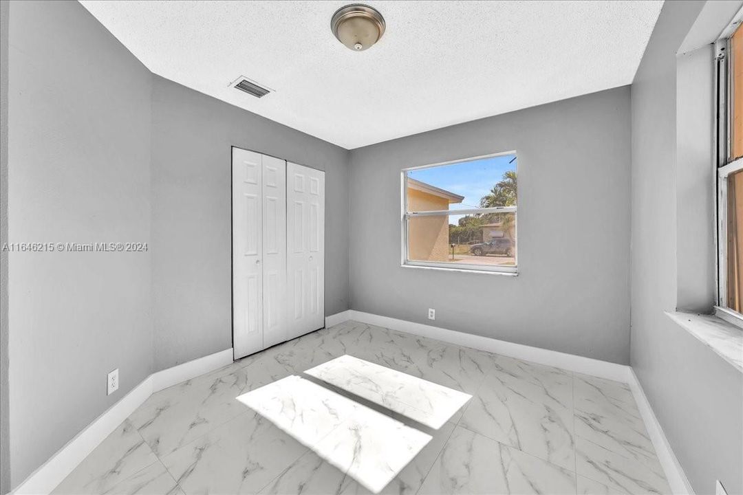 Recently Sold: $429,000 (4 beds, 2 baths, 1445 Square Feet)