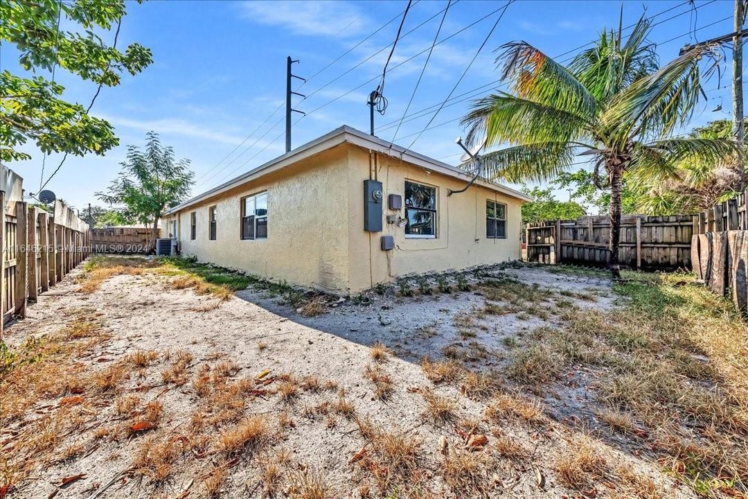 Recently Sold: $429,000 (4 beds, 2 baths, 1445 Square Feet)