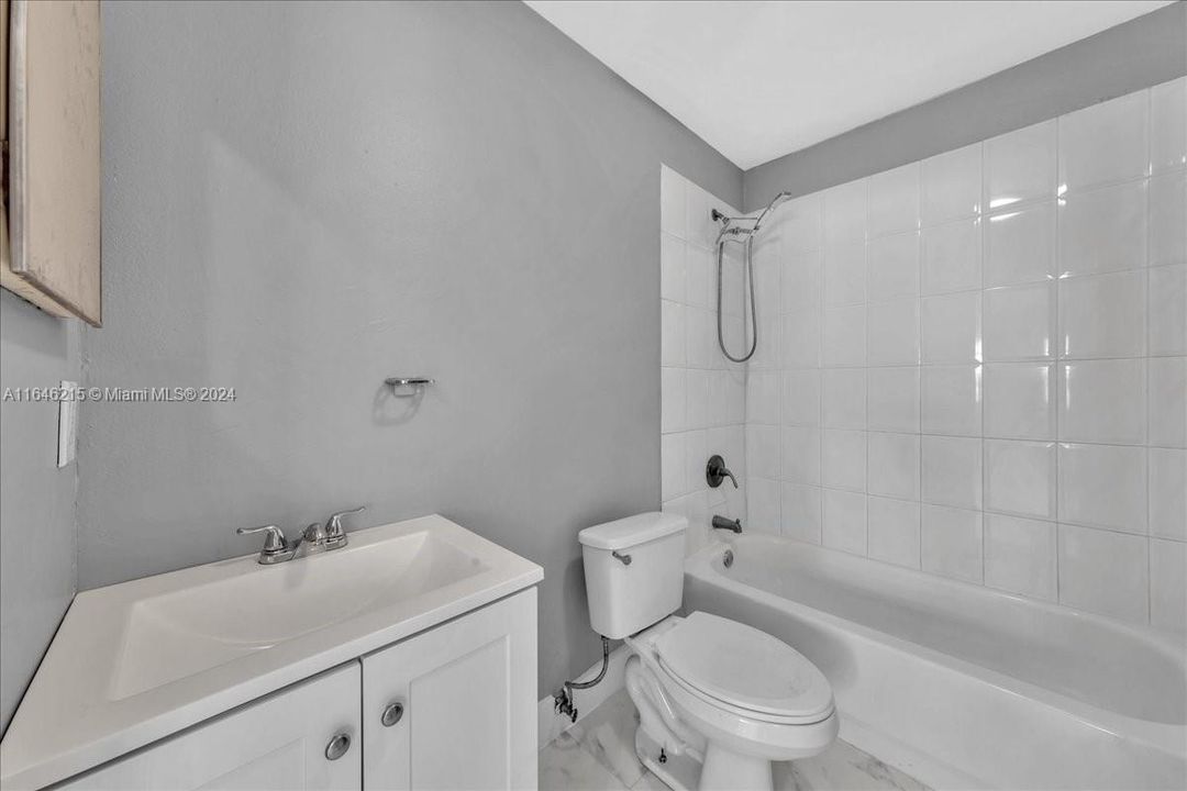 Recently Sold: $429,000 (4 beds, 2 baths, 1445 Square Feet)