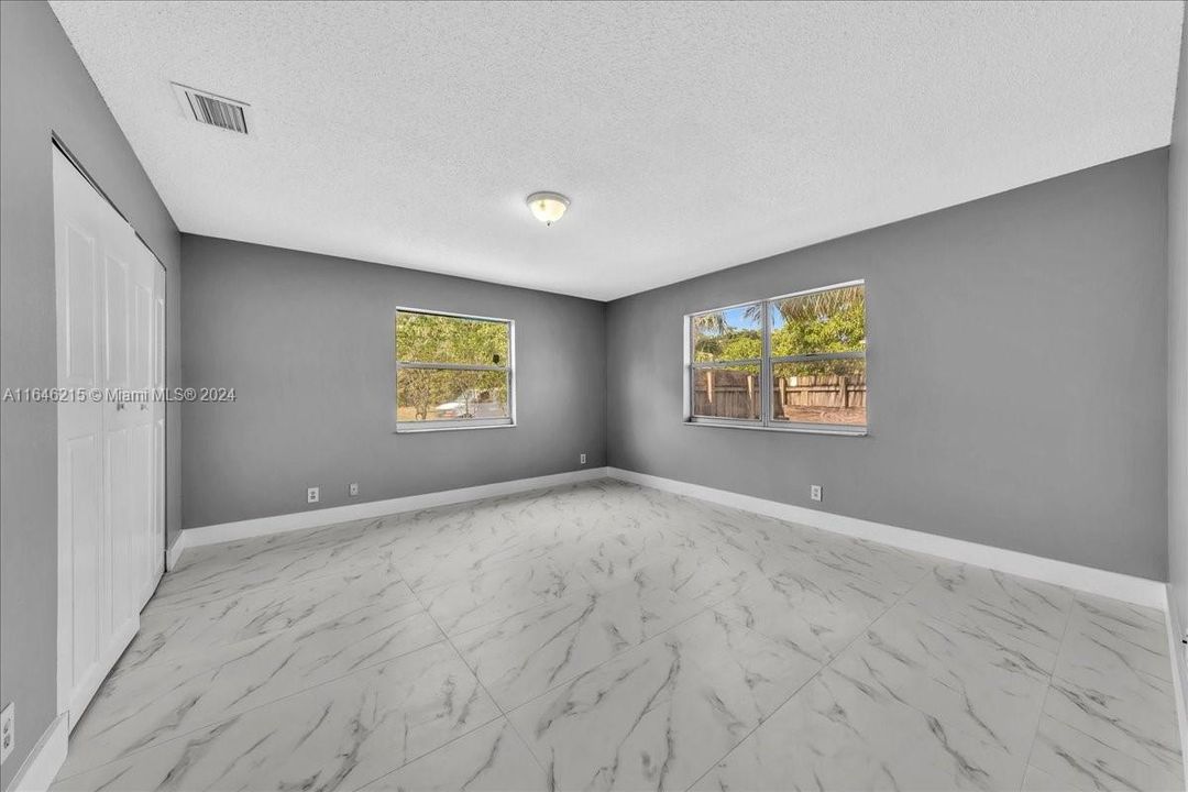 Recently Sold: $429,000 (4 beds, 2 baths, 1445 Square Feet)