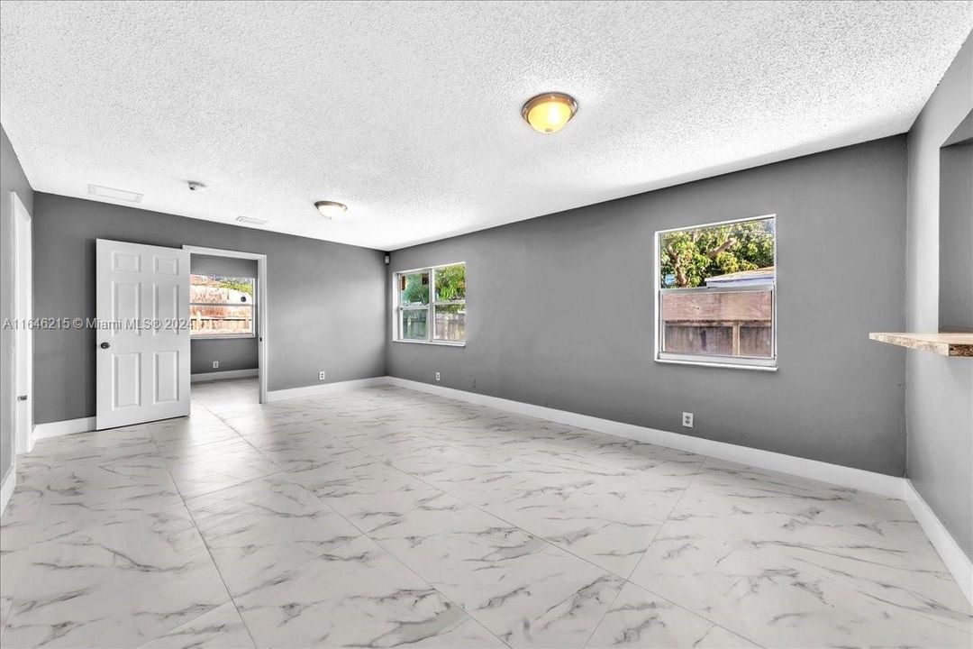 Recently Sold: $429,000 (4 beds, 2 baths, 1445 Square Feet)