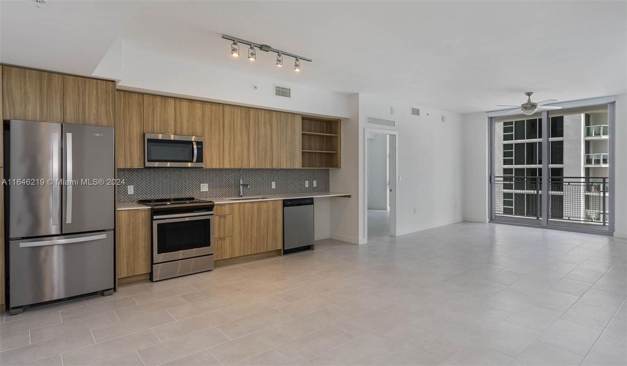 Active With Contract: $4,488 (2 beds, 2 baths, 1215 Square Feet)