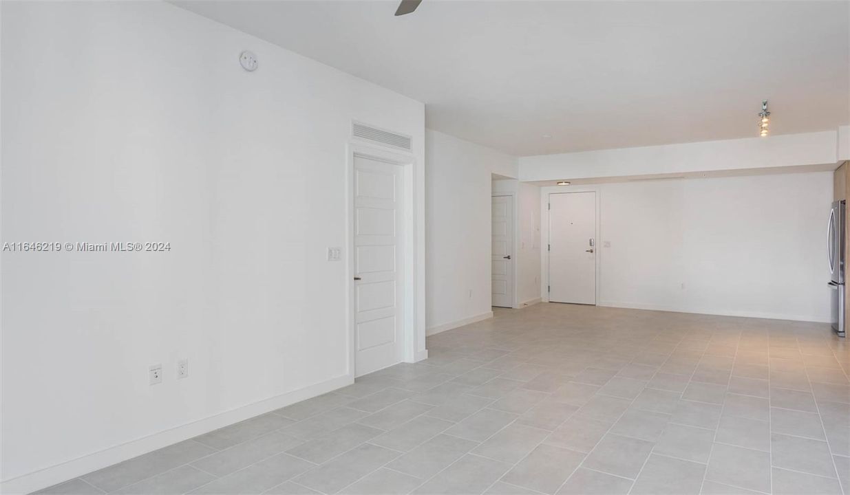 Active With Contract: $4,488 (2 beds, 2 baths, 1215 Square Feet)