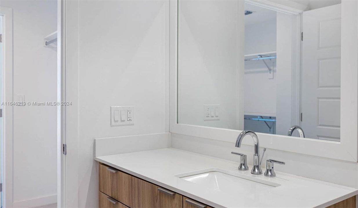 Active With Contract: $4,488 (2 beds, 2 baths, 1215 Square Feet)