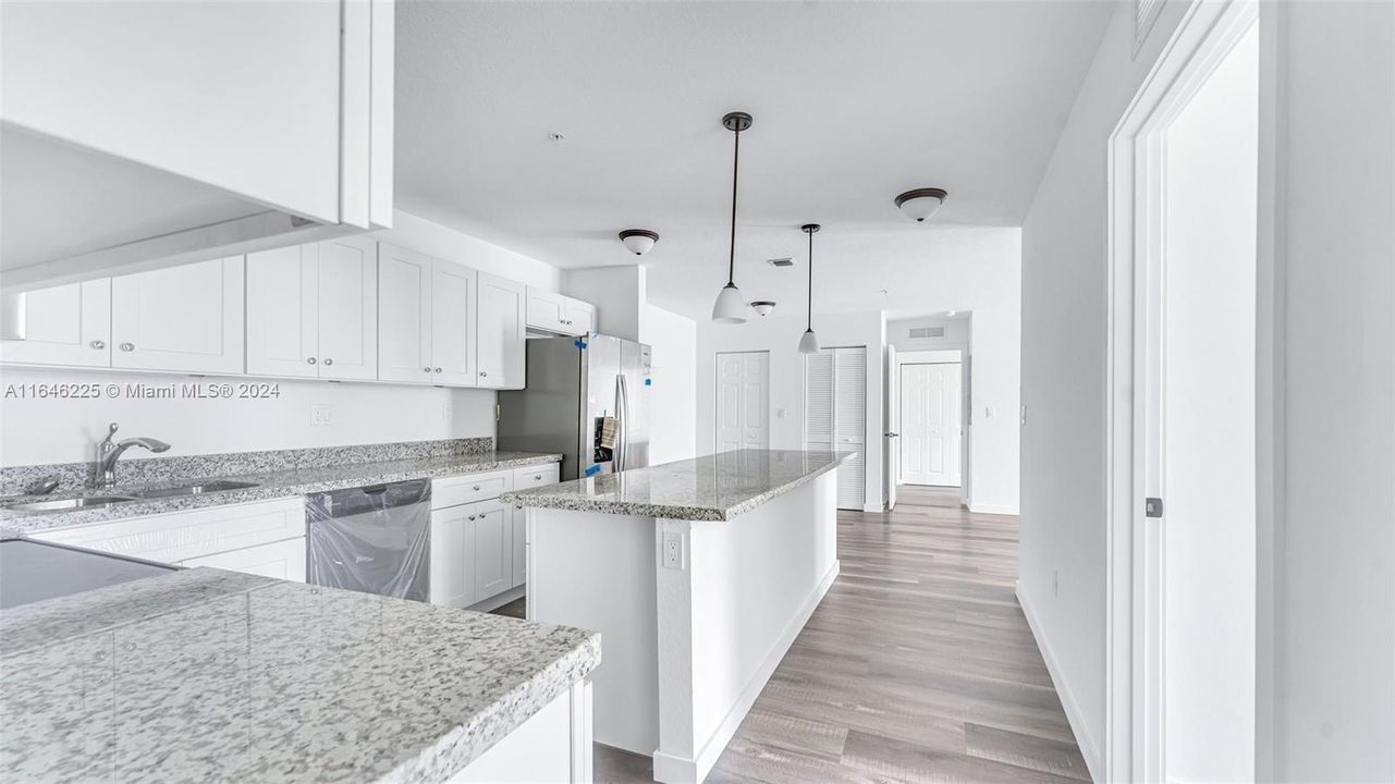 Active With Contract: $2,025 (2 beds, 2 baths, 1327 Square Feet)