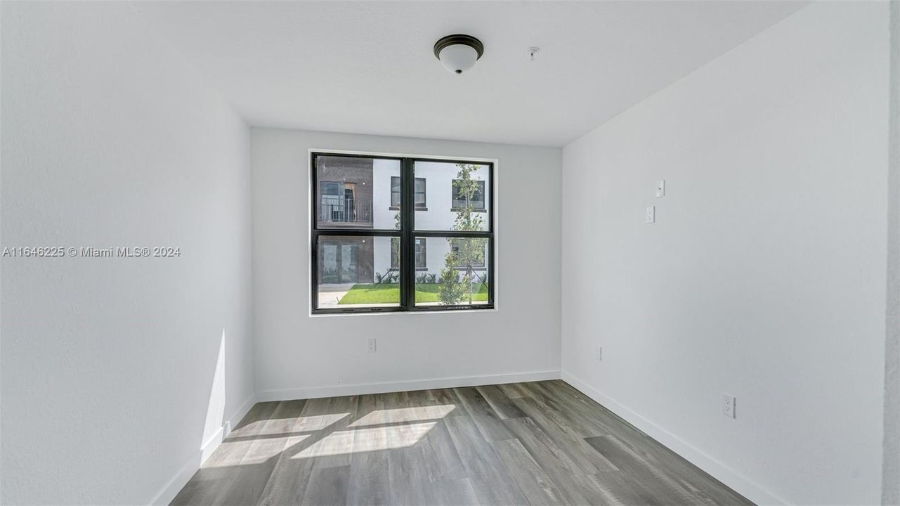 Active With Contract: $2,025 (2 beds, 2 baths, 1327 Square Feet)