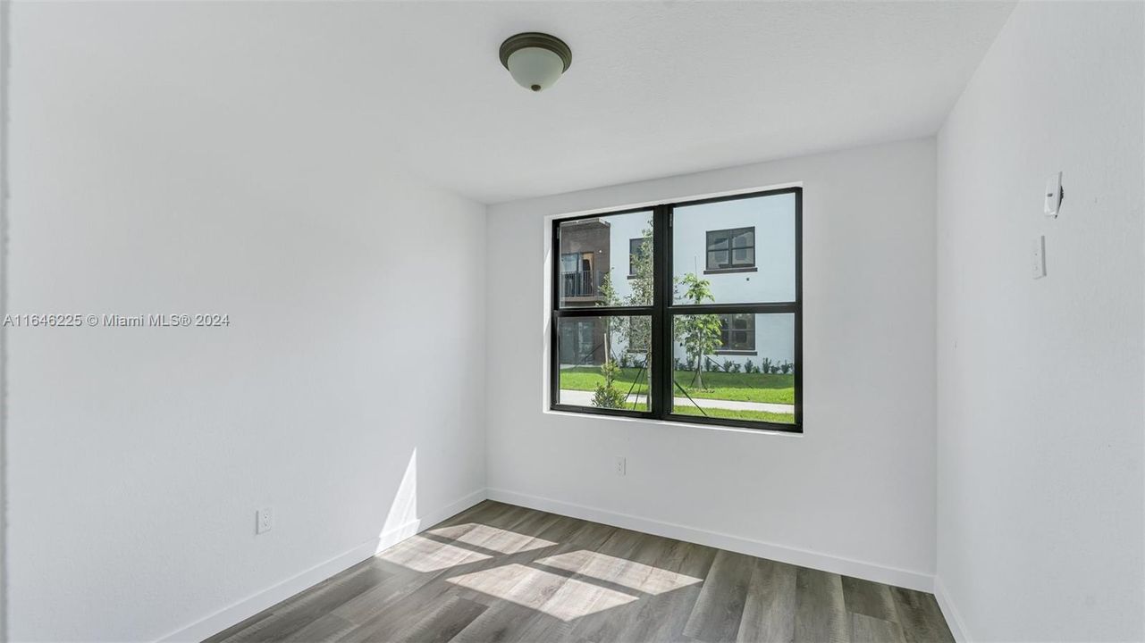 Active With Contract: $2,025 (2 beds, 2 baths, 1327 Square Feet)