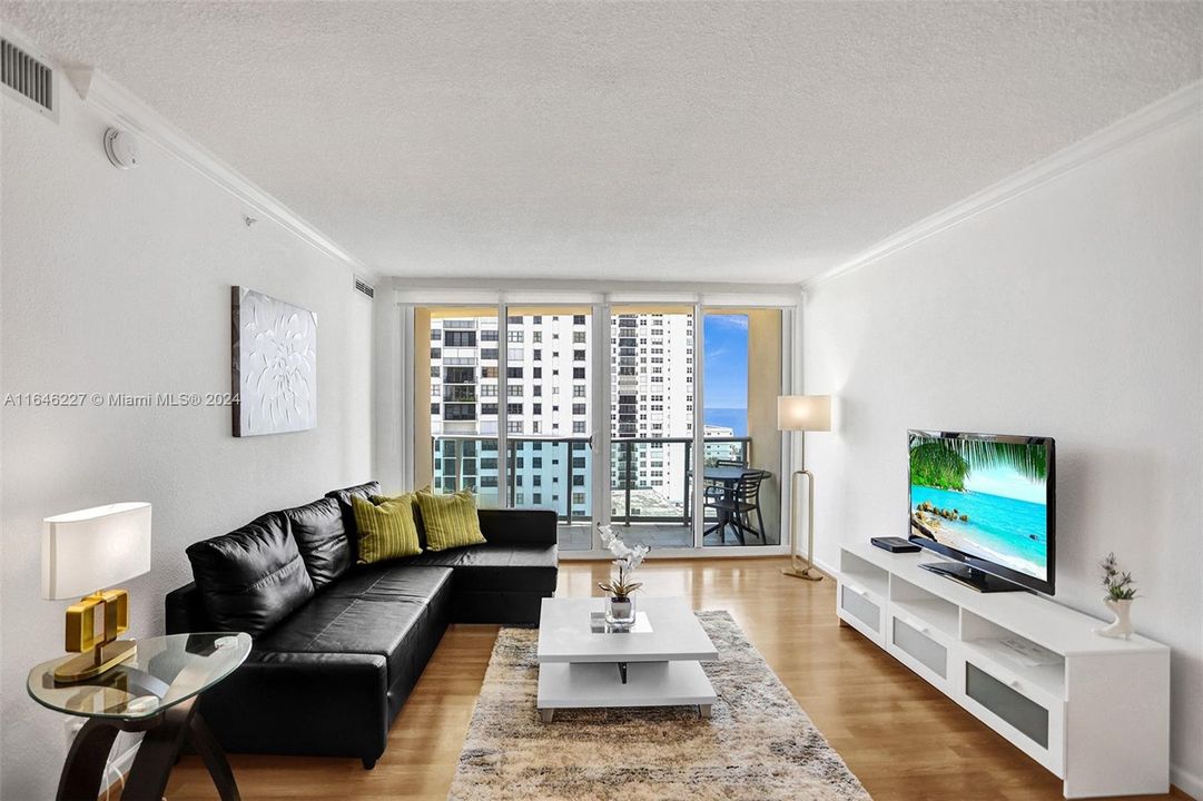 Active With Contract: $3,700 (1 beds, 1 baths, 745 Square Feet)