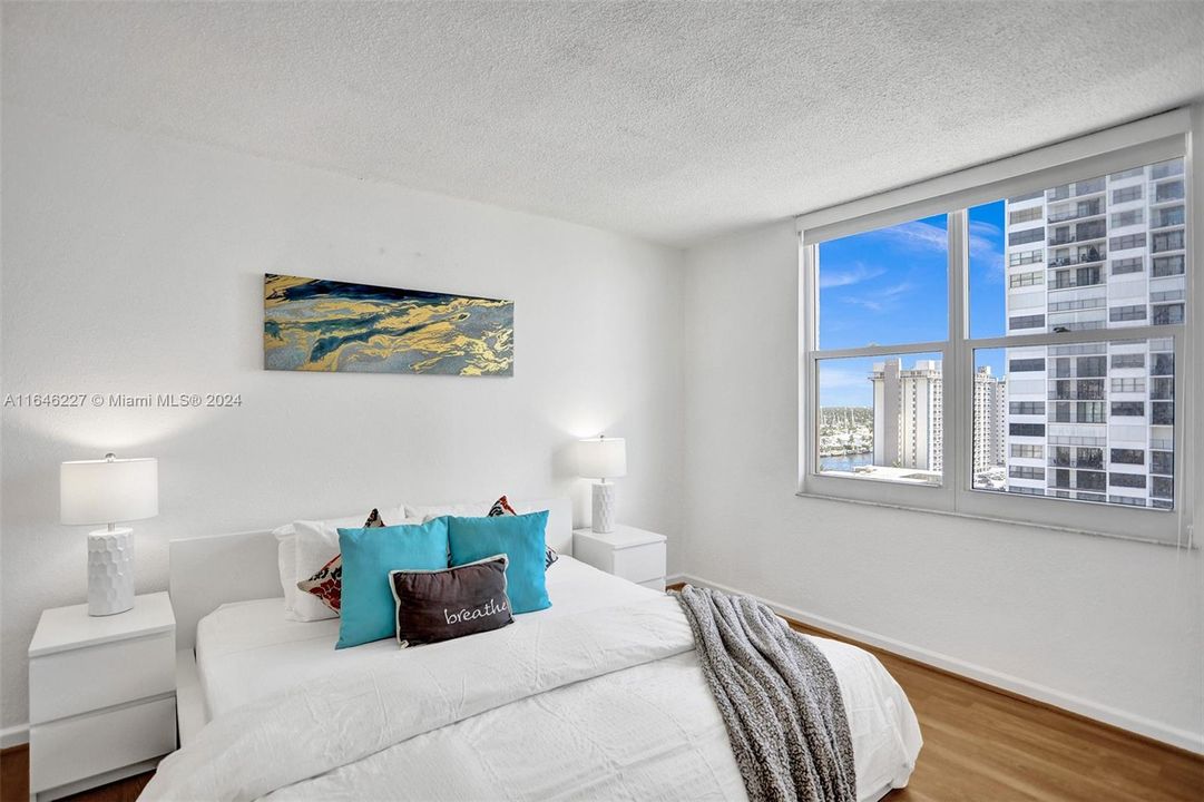 Active With Contract: $3,700 (1 beds, 1 baths, 745 Square Feet)