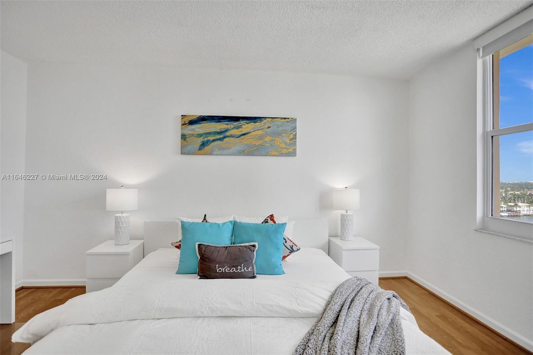 Active With Contract: $3,700 (1 beds, 1 baths, 745 Square Feet)