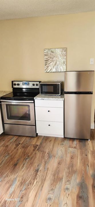 For Rent: $1,590 (1 beds, 1 baths, 3042 Square Feet)