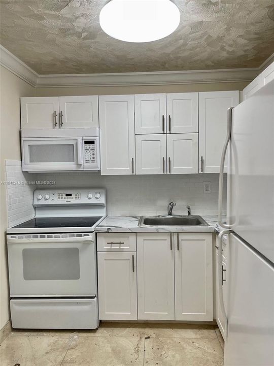 Active With Contract: $2,300 (2 beds, 2 baths, 919 Square Feet)