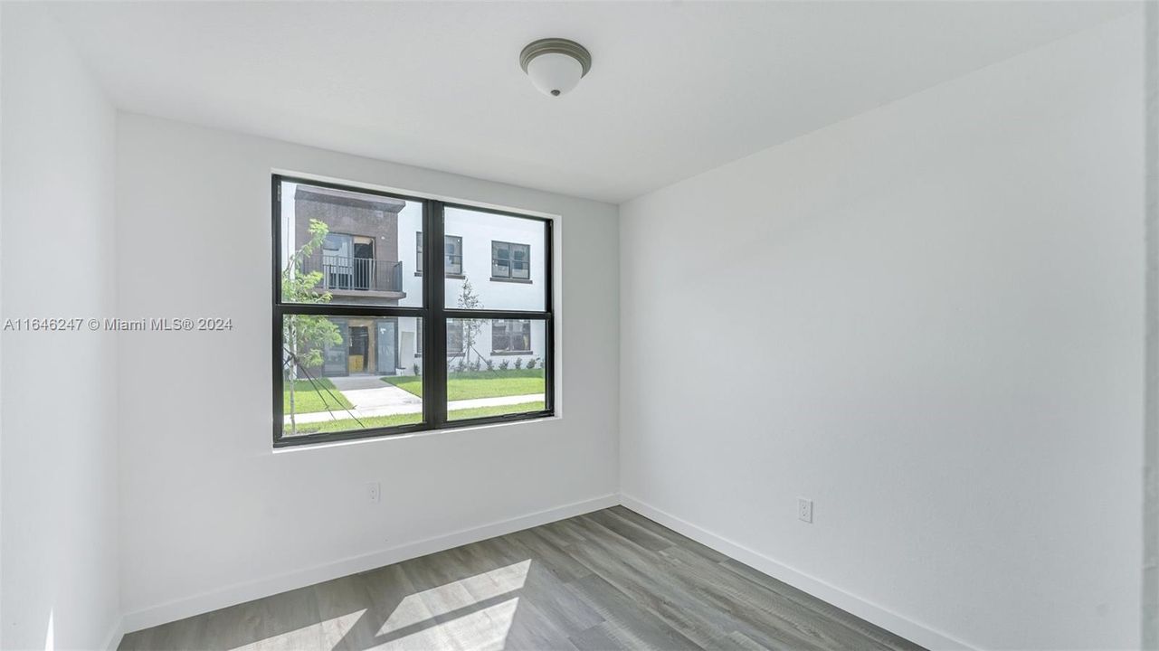 Active With Contract: $2,025 (2 beds, 2 baths, 1327 Square Feet)