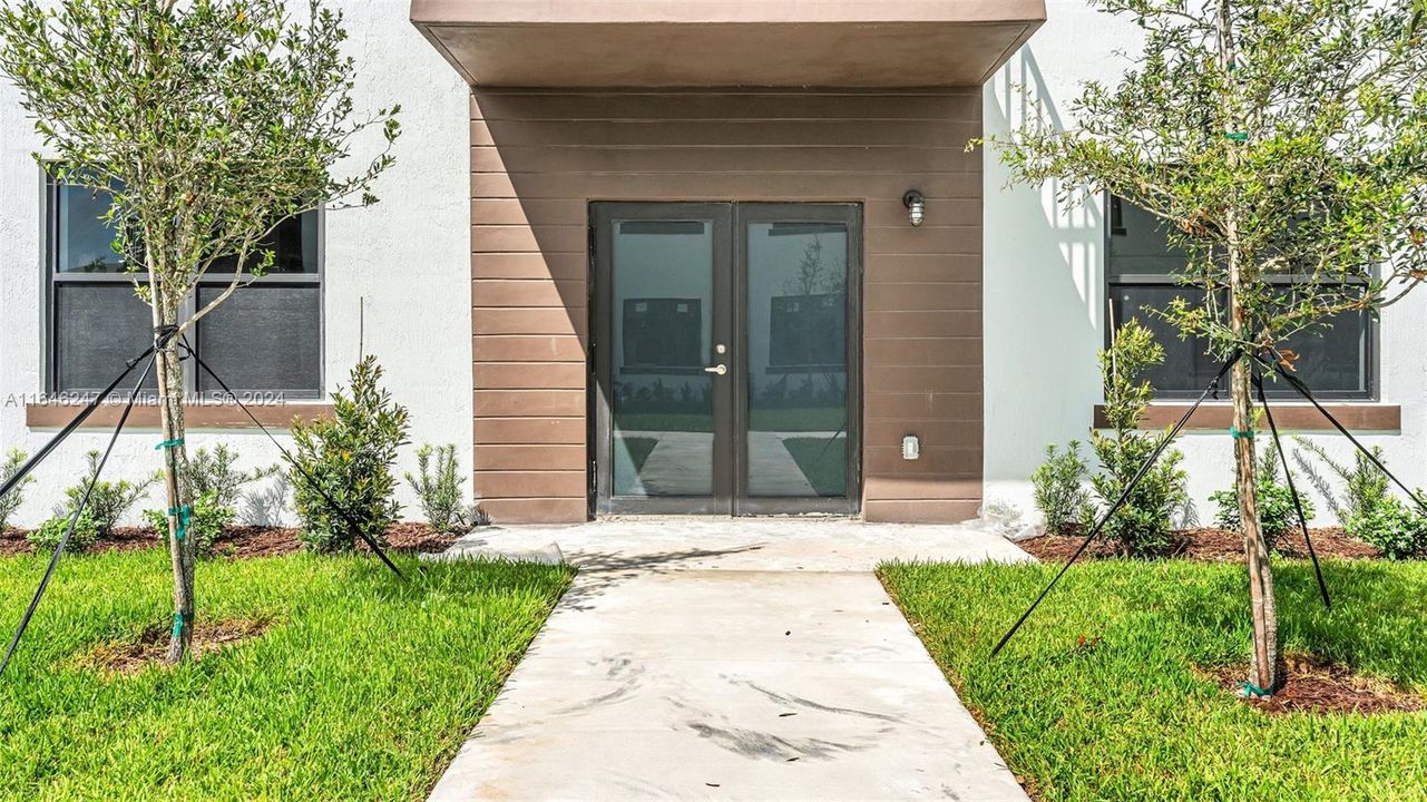 Active With Contract: $2,025 (2 beds, 2 baths, 1327 Square Feet)