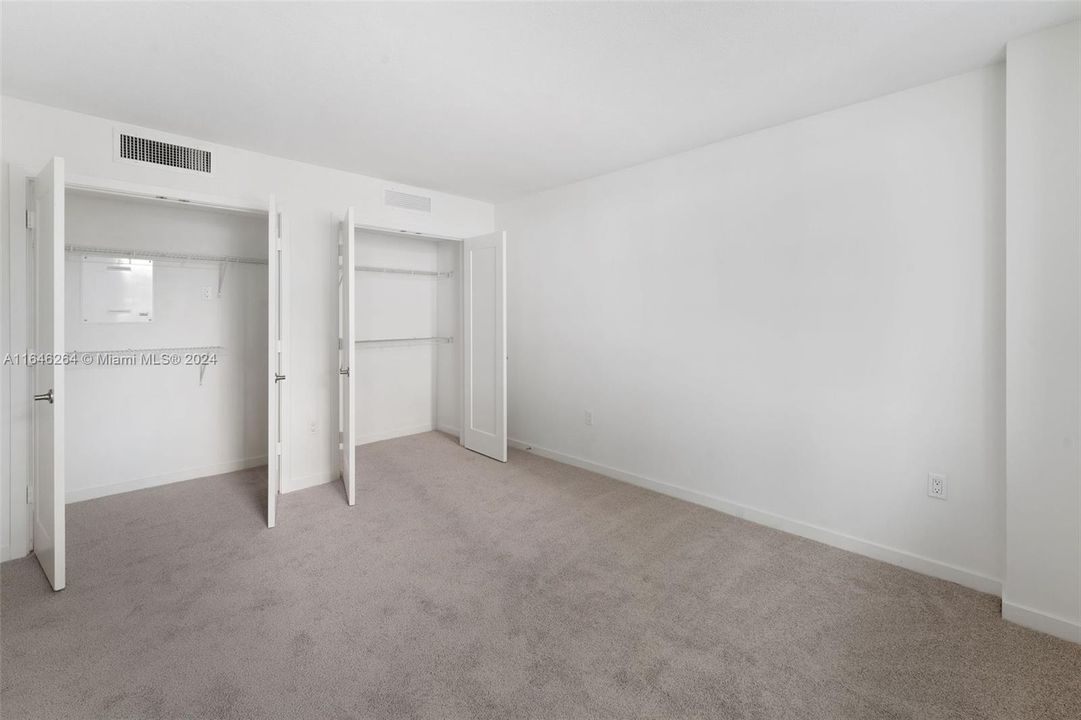 Active With Contract: $2,393 (1 beds, 1 baths, 576 Square Feet)