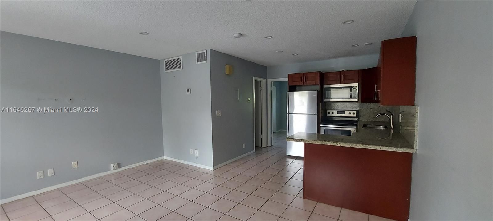 Recently Rented: $1,650 (1 beds, 1 baths, 524 Square Feet)