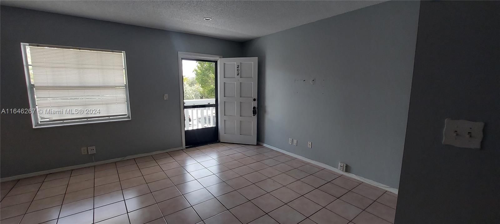 Recently Rented: $1,650 (1 beds, 1 baths, 524 Square Feet)