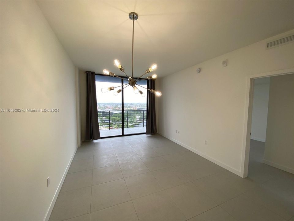 Active With Contract: $2,350 (1 beds, 1 baths, 661 Square Feet)