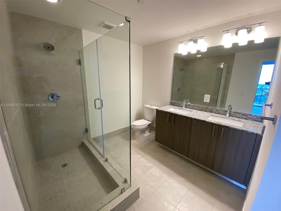 Active With Contract: $2,350 (1 beds, 1 baths, 661 Square Feet)