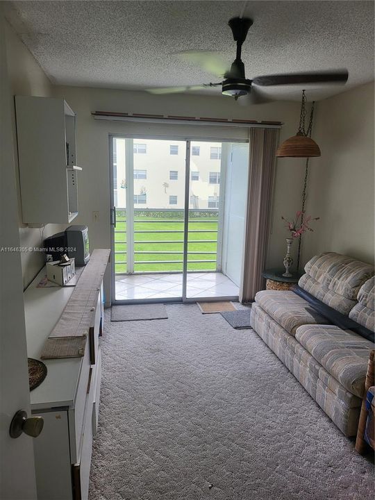 For Rent: $1,700 (2 beds, 1 baths, 840 Square Feet)