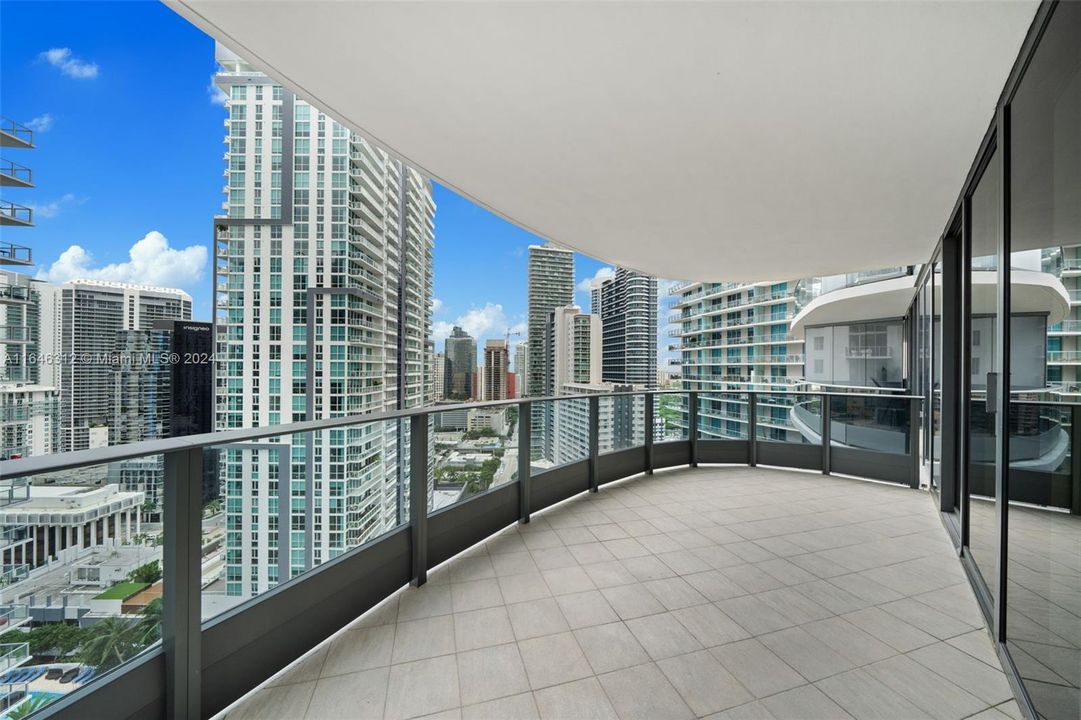 Active With Contract: $1,390,000 (2 beds, 2 baths, 1286 Square Feet)