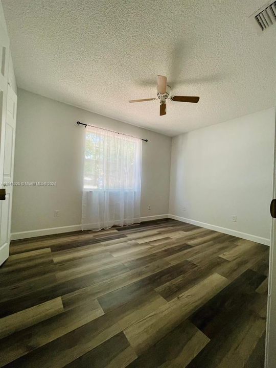 For Rent: $2,200 (3 beds, 1 baths, 1131 Square Feet)