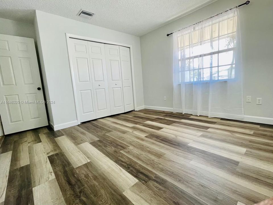 For Rent: $2,200 (3 beds, 1 baths, 1131 Square Feet)