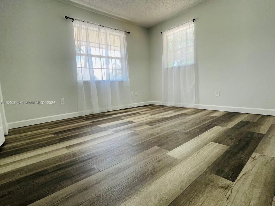 For Rent: $2,200 (3 beds, 1 baths, 1131 Square Feet)