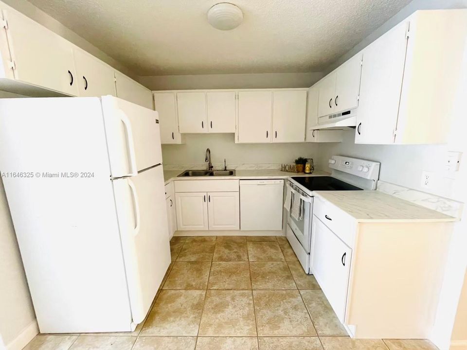 For Rent: $2,200 (3 beds, 1 baths, 1131 Square Feet)