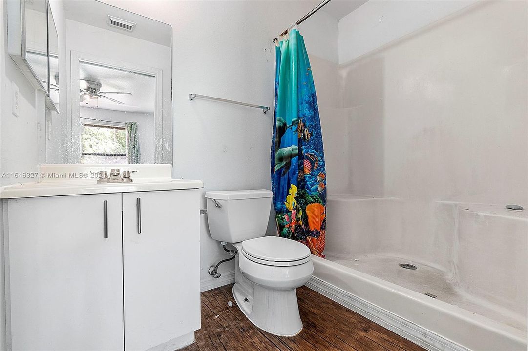 For Sale: $200,000 (2 beds, 2 baths, 1005 Square Feet)