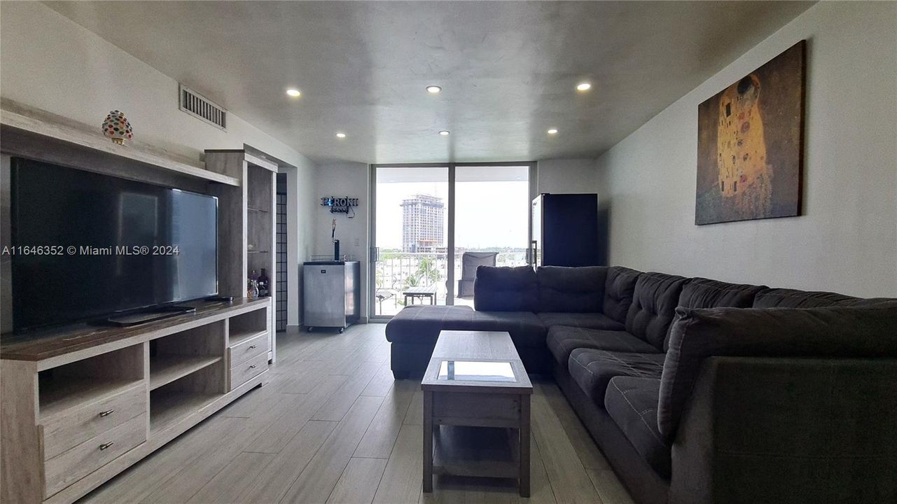 En Venta: $299,000 (1 camas, 1 baños, 970 Pies cuadrados)