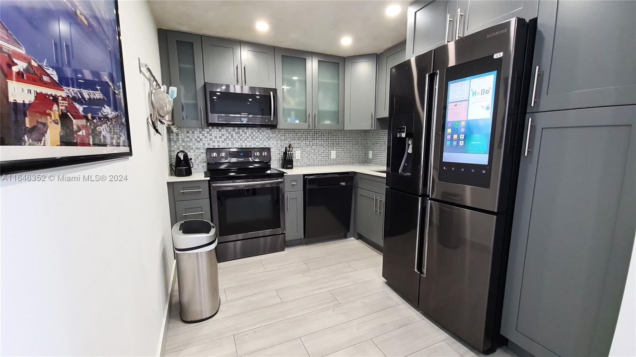 For Sale: $299,000 (1 beds, 1 baths, 970 Square Feet)