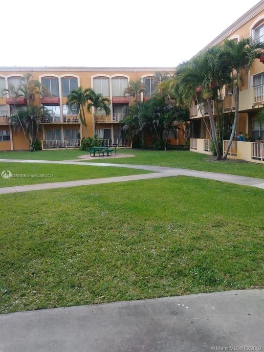 En Venta: $244,900 (2 camas, 2 baños, 1417 Pies cuadrados)