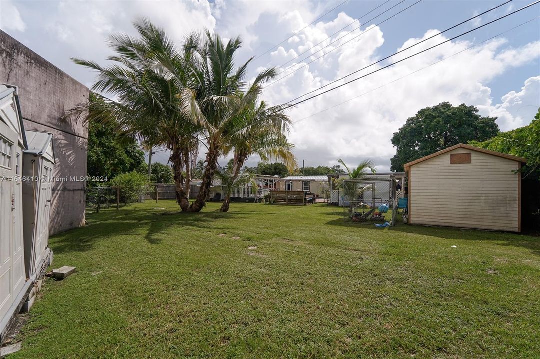 Active With Contract: $900,000 (5 beds, 3 baths, 2258 Square Feet)