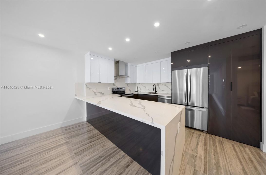 For Sale: $539,000 (1 beds, 1 baths, 1000 Square Feet)