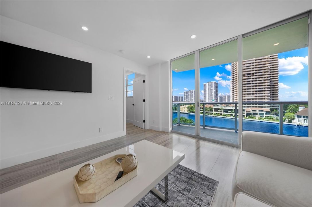 For Sale: $539,000 (1 beds, 1 baths, 1000 Square Feet)