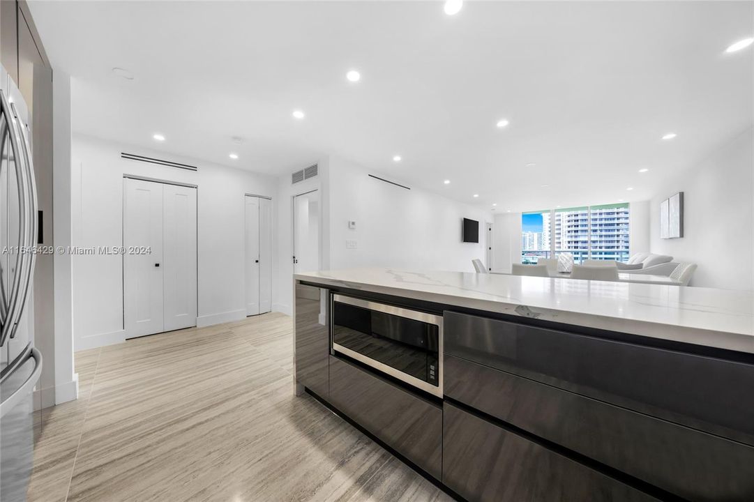 For Sale: $539,000 (1 beds, 1 baths, 1000 Square Feet)