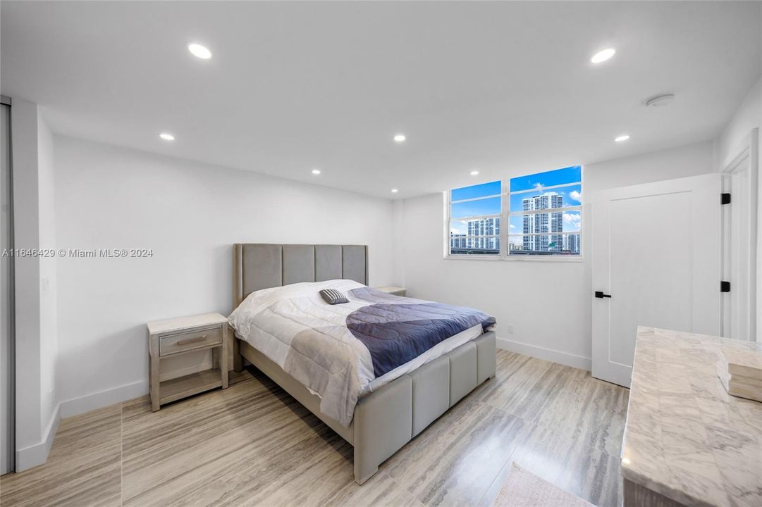 For Sale: $539,000 (1 beds, 1 baths, 1000 Square Feet)