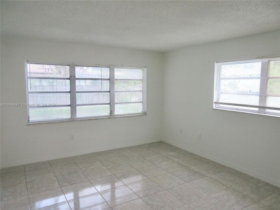 Activo con contrato: $185,000 (2 camas, 2 baños, 986 Pies cuadrados)