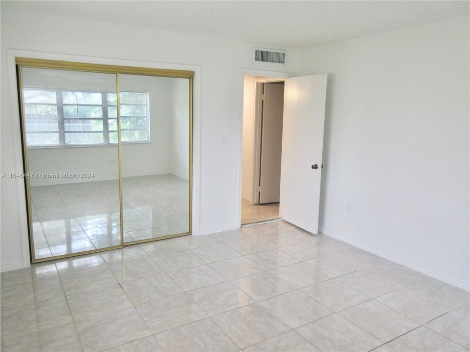 Activo con contrato: $185,000 (2 camas, 2 baños, 986 Pies cuadrados)