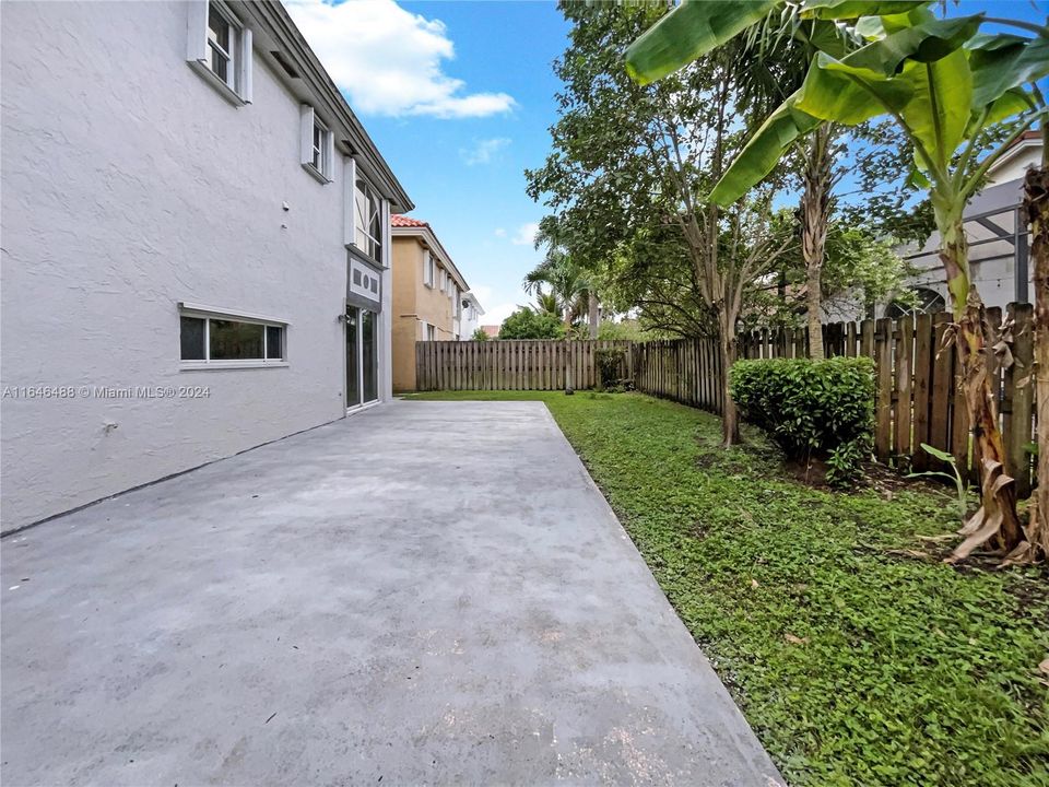 Active With Contract: $728,000 (4 beds, 2 baths, 2640 Square Feet)