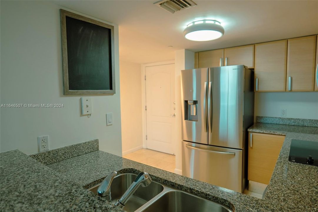 For Sale: $559,000 (1 beds, 1 baths, 791 Square Feet)