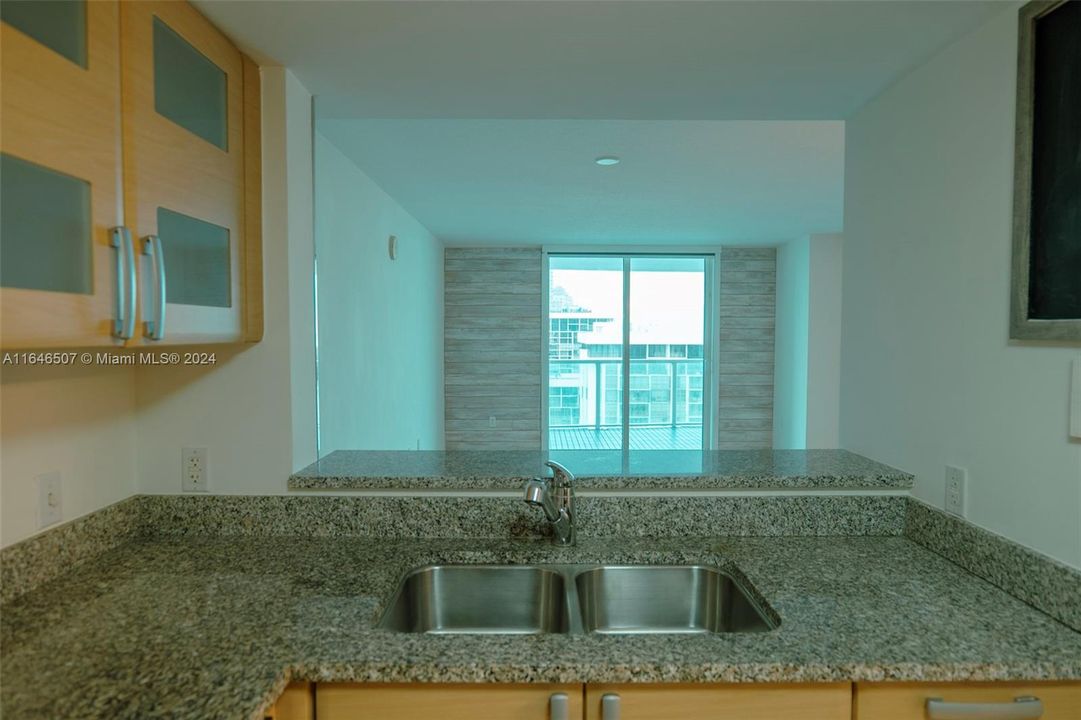 For Sale: $559,000 (1 beds, 1 baths, 791 Square Feet)