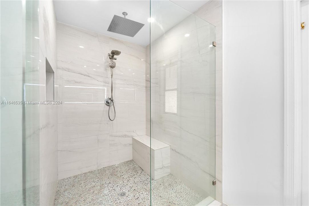 En Renta: $3,999 (3 camas, 2 baños, 1616 Pies cuadrados)