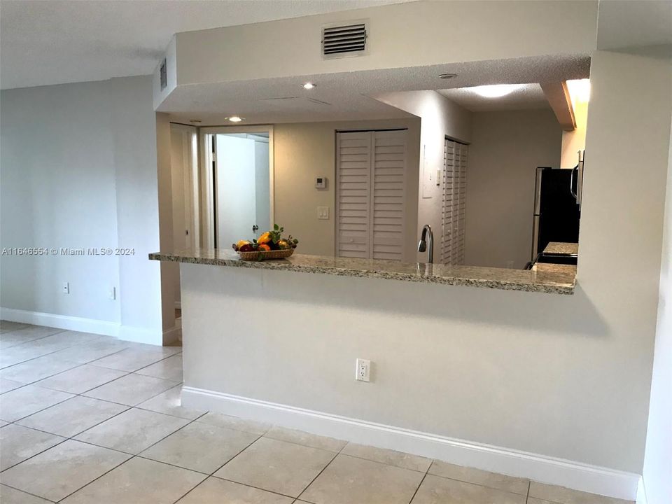 Active With Contract: $1,850 (1 beds, 1 baths, 813 Square Feet)