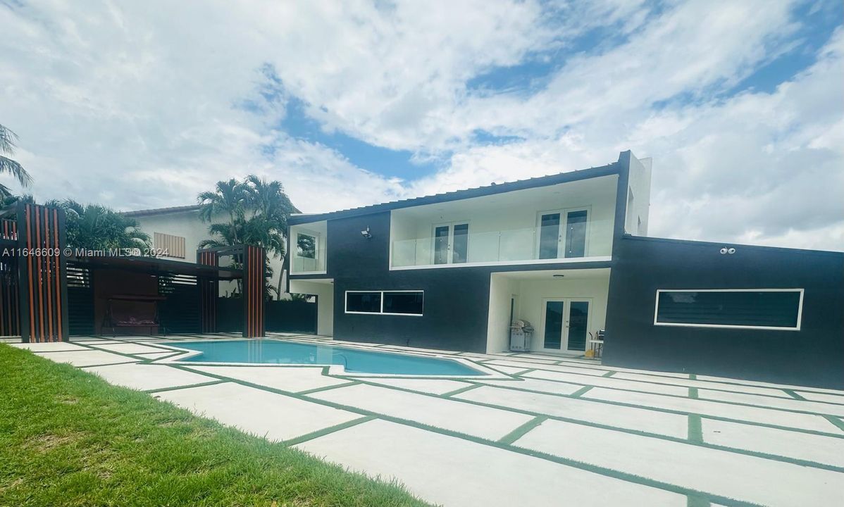 En Venta: $1,455,000 (4 camas, 3 baños, 2863 Pies cuadrados)