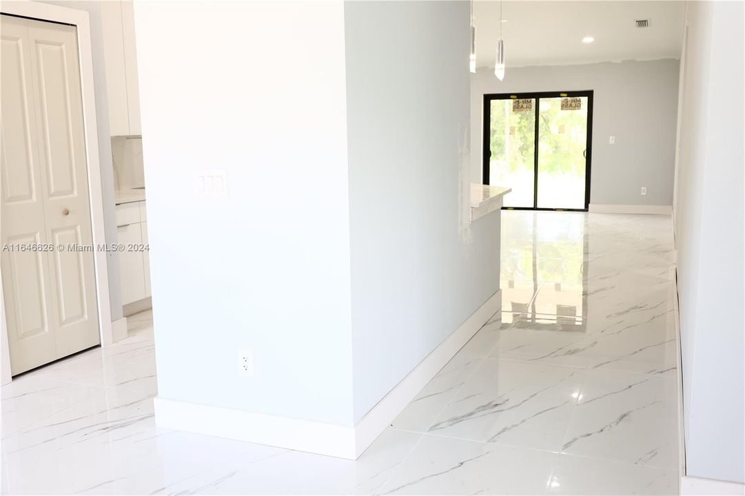 Activo con contrato: $363,000 (3 camas, 2 baños, 1638 Pies cuadrados)